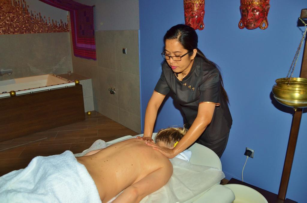 Hotel Azalia & Spa نيبووميتسا المظهر الخارجي الصورة