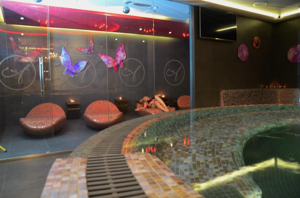 Hotel Azalia & Spa نيبووميتسا المظهر الخارجي الصورة