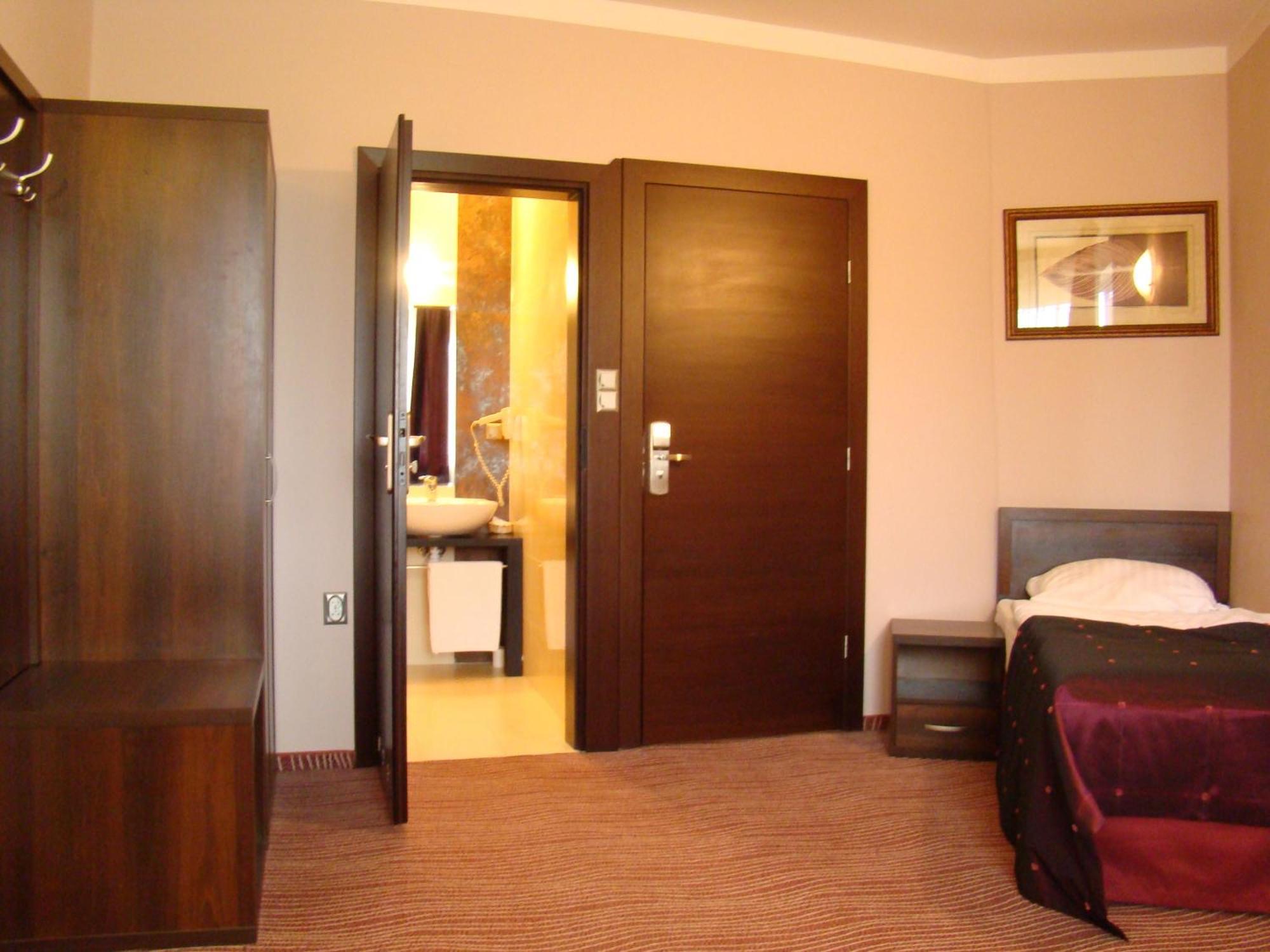 Hotel Azalia & Spa نيبووميتسا المظهر الخارجي الصورة