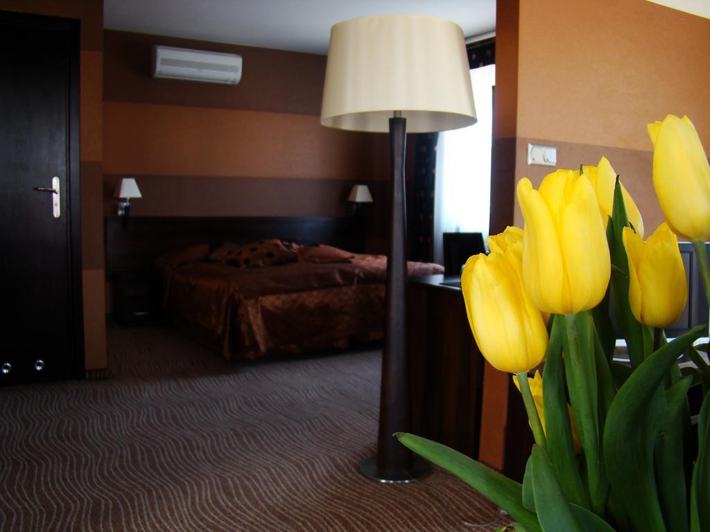 Hotel Azalia & Spa نيبووميتسا المظهر الخارجي الصورة